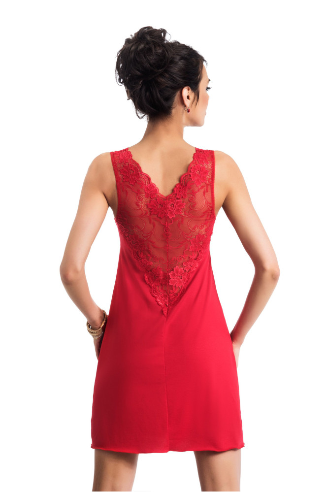 Naktinukai Kristina Raudona